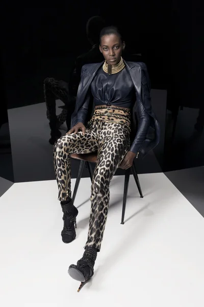 Look 10